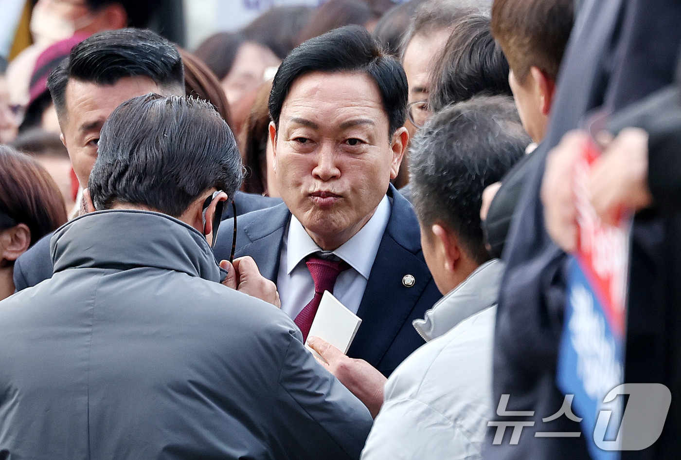 (서울=뉴스1) 박지혜 기자 = 김선교 국민의힘 의원이 26일 서울 종로구 광화문 KT 빌딩에 마련된 김건희 특검(특별검사 민중기) 사무실에 피의자 신분으로 출석하고 있다. 202 …