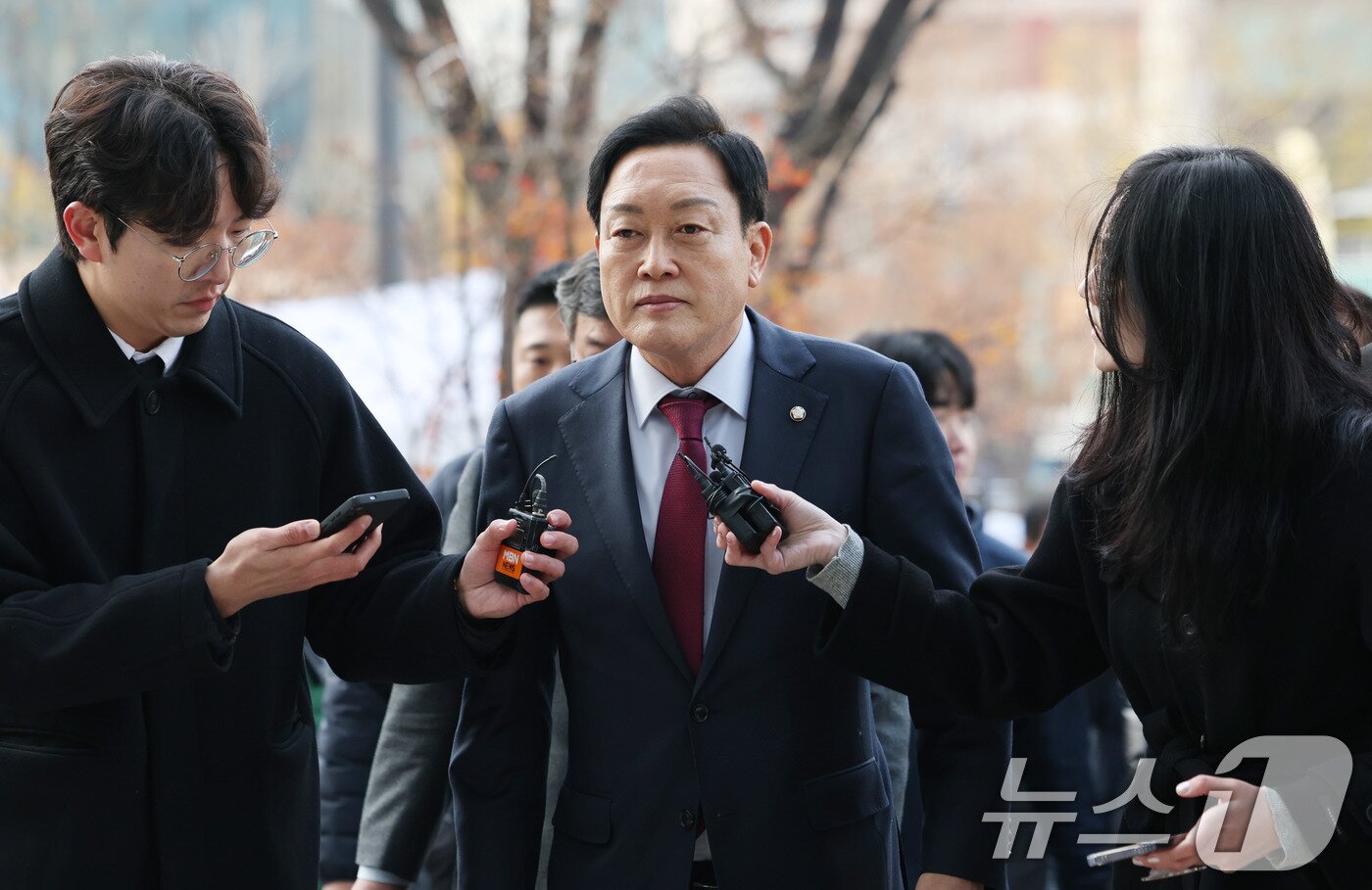 본문 이미지 - 김선교 국민의힘 의원이 26일 서울 종로구 광화문 KT 빌딩에 마련된 김건희 특검&#40;특별검사 민중기&#41; 사무실에 피의자 신분으로 출석하고 있다. 2025.11.26/뉴스1 ⓒ News1 박지혜 기자