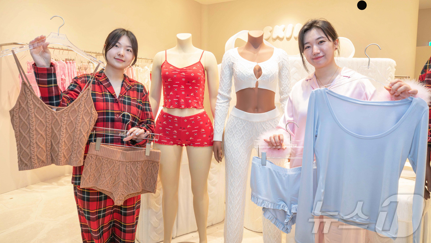 (서울=뉴스1) = 현대백화점그룹 계열 패션전문기업 한섬은 다음달 말까지 서울 성동구 성수동에 위치한 톰그레이하운드 'TOMG.(톰지)' 성수와 더현대 서울 2층 총 두 곳에서 미 …