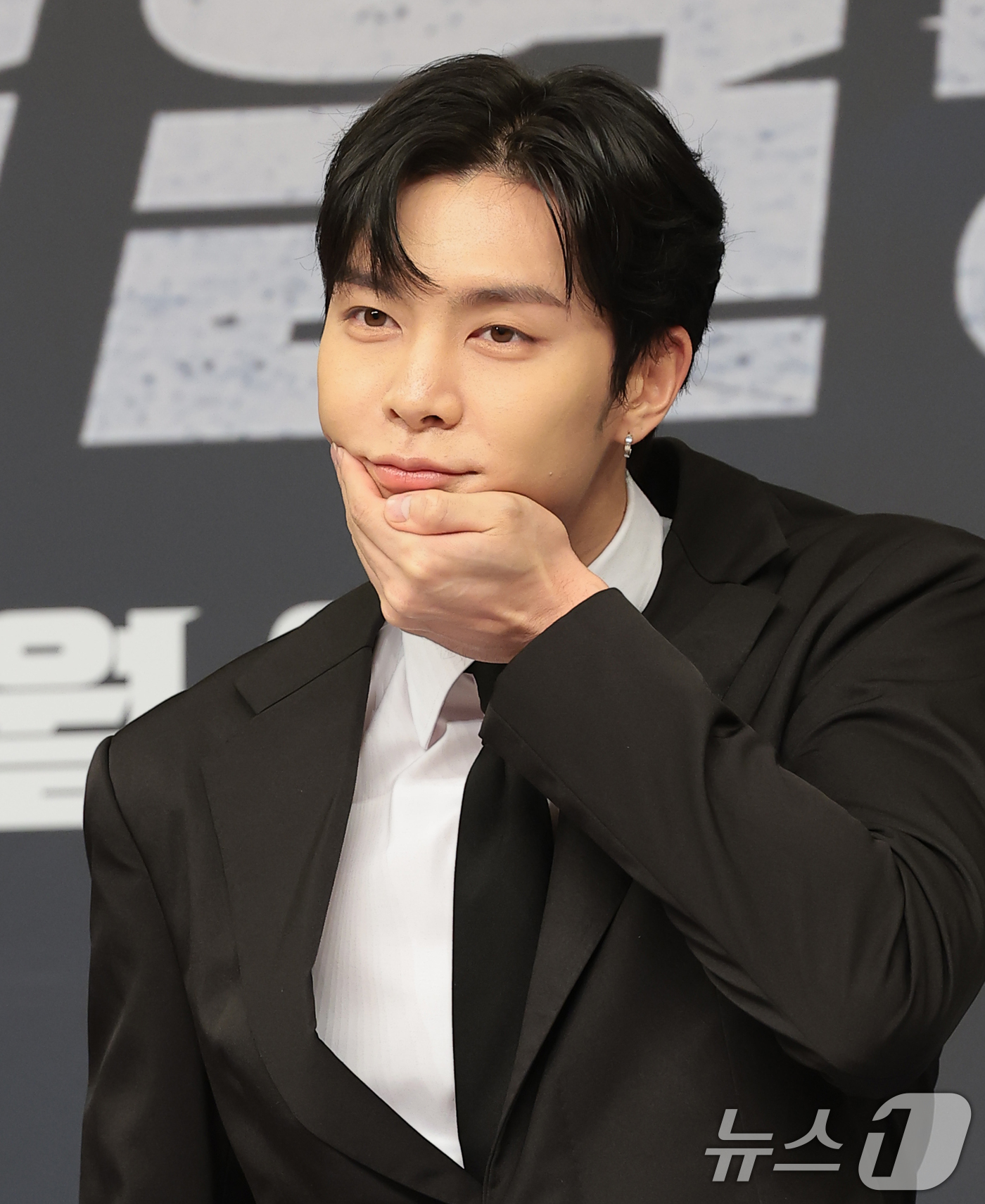 (서울=뉴스1) 권현진 기자 = NCT 쟈니가 29일 오전 서울 양천구 목동 SBS에서 열린 새 농구 예능 프로그램 '열혈농구단’ 제작발표회에 참석해 포즈를 취하고 있다.'열혈농구 …