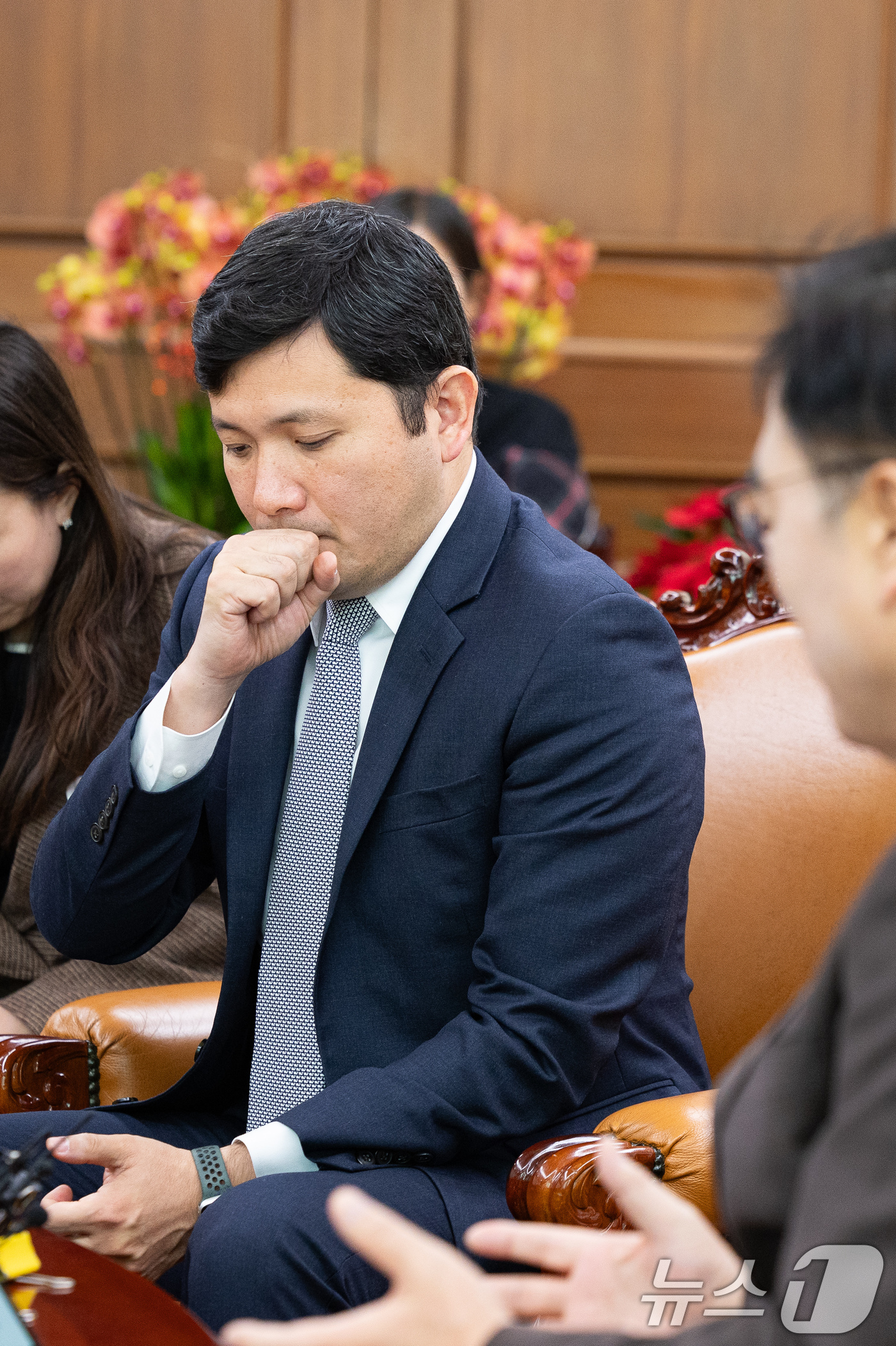 (서울=뉴스1) 유승관 기자 = 케빈 김 주한미국대사대리가 26일 서울 여의도 국회에서 우원식 국회의장을 예방하고 있다. 2025.11.26/뉴스1