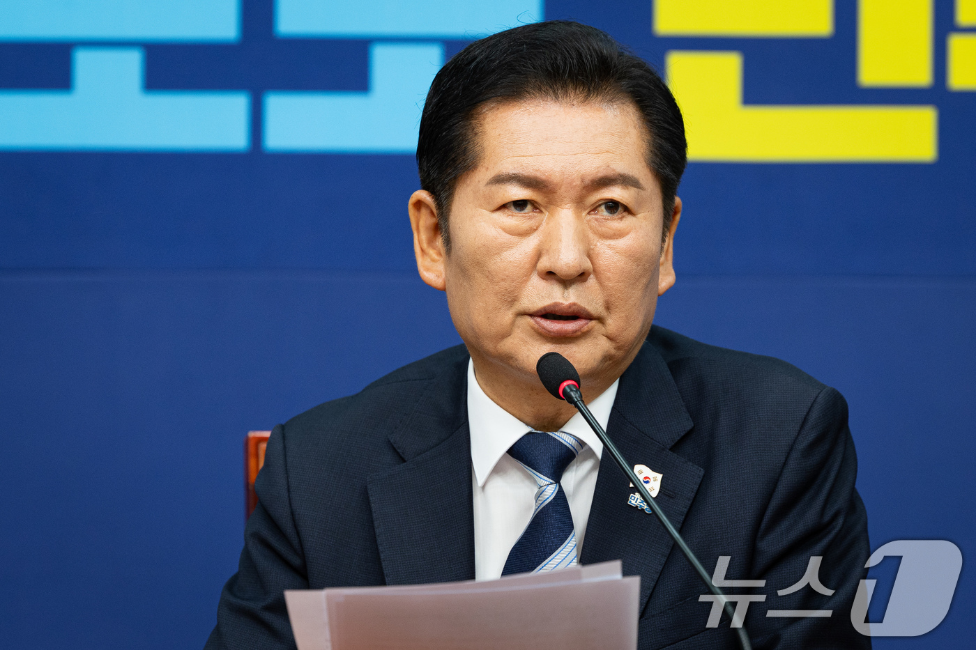 (서울=뉴스1) 유승관 기자 = 정청래 더불어민주당 대표가 26일 서울 여의도 국회에서 열린 최고위원회의에서 모두 발언을 하고 있다. 2025.11.26/뉴스1