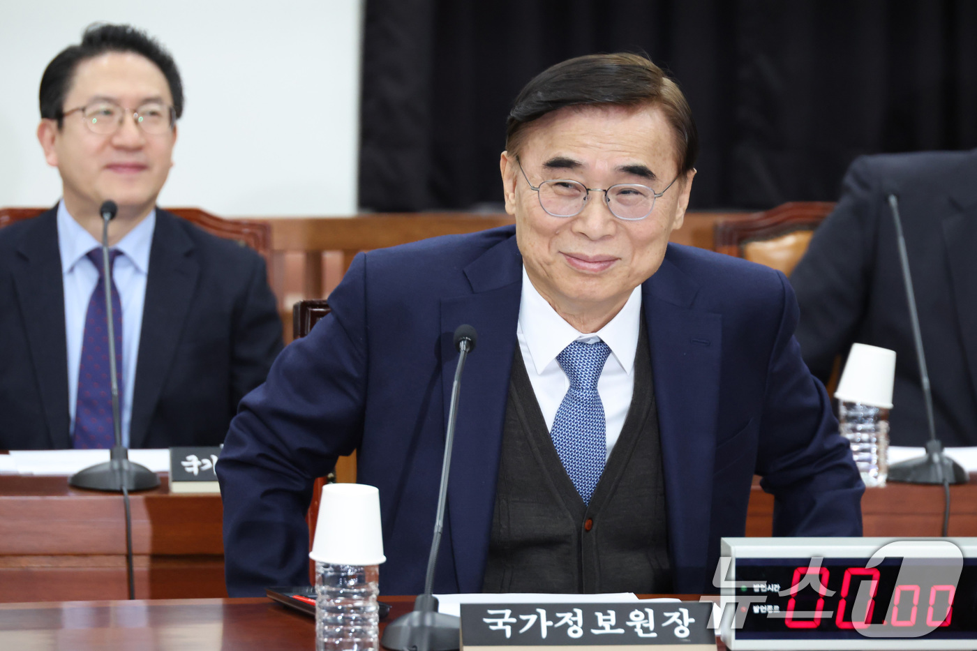 (서울=뉴스1) 국회사진기자단 = 이종석 국가정보원장이 26일 서울 여의도 국회에서 열린 정보위원회 전체회의에 출석하고 있다. 2025.11.26/뉴스1