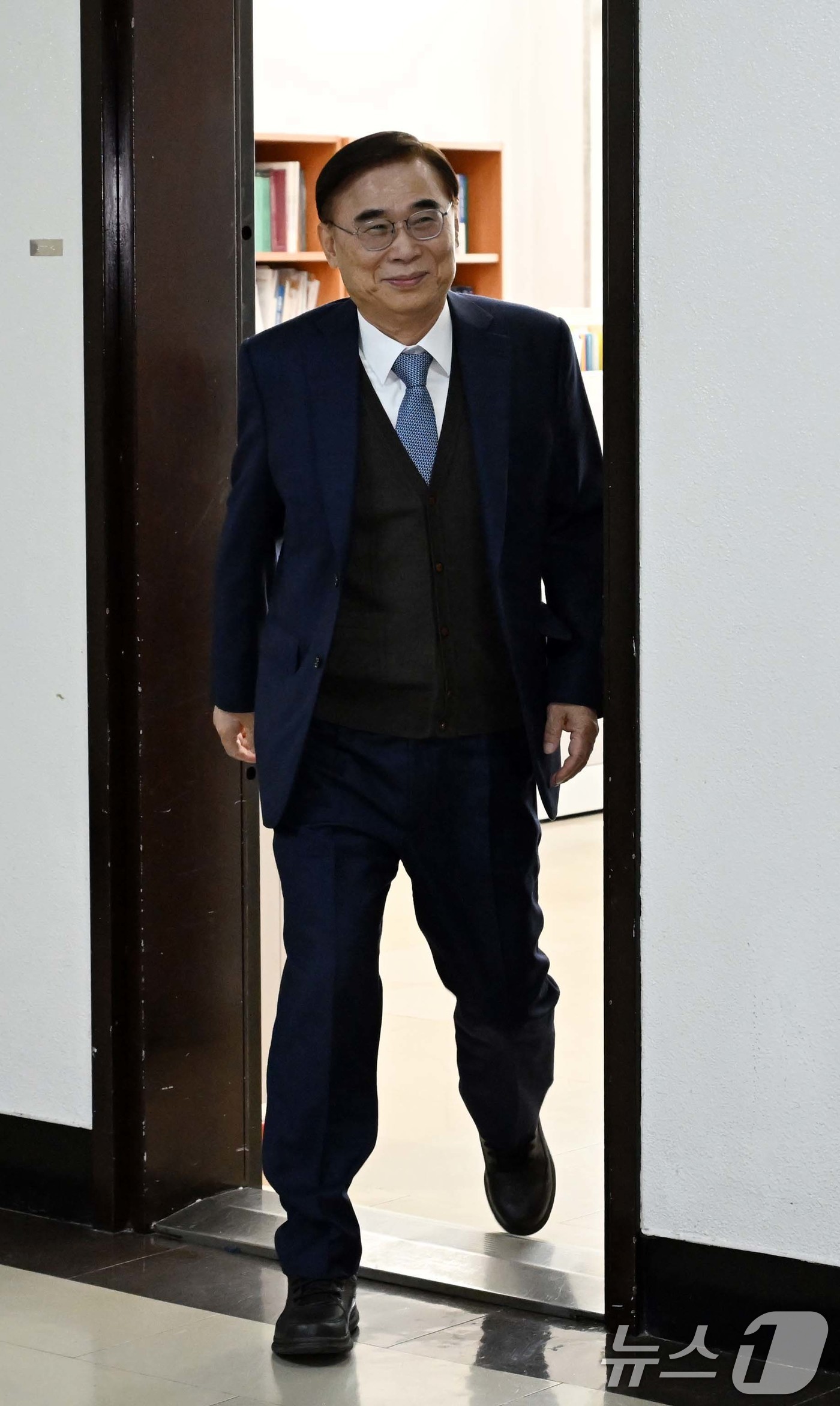 (서울=뉴스1) 국회사진기자단 = 이종석 국가정보원장이 26일 서울 여의도 국회에서 열린 정보위원회 전체회의에 출석하고 있다. 2025.11.26/뉴스1