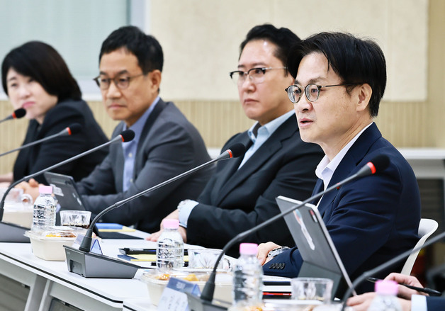 김정관 산업장관 "석화 설비 감축 목표 달성 가능…빠른 구조 개편 추진"