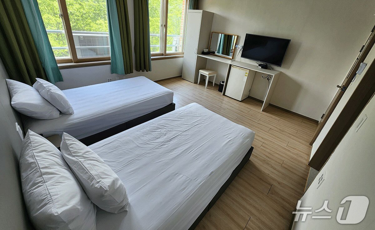 본문 이미지 - 전북 고창군이 운영하는 선운산 유스호스텔 객실.(고창군제공. 재판매 및 DB금지)2025.11.26/뉴스1