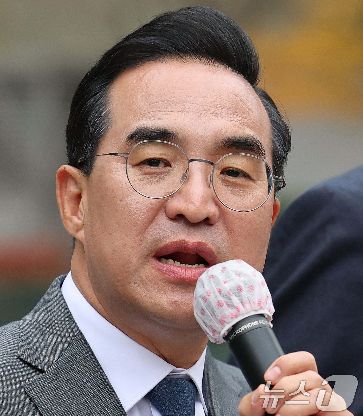 (서울=뉴스1) 오대일 기자 = 박홍근 더불어민주당 의원이 26일 서울시청 앞에서 내년 6월 치러지는 서울시장 선거 출마 선언을 하고 있다. 당 원내대표를 역임한 4선 중진 박 의 …