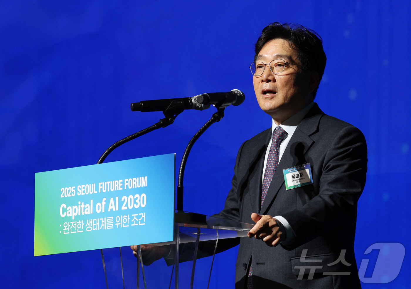 (서울=뉴스1) 박지혜 기자 = 유승호 머니투데이방송 대표이사가 26일 서울 중구 대한상공회의소 국제회의장에서 열린 2025 서울퓨처포럼에서 개회사를 하고 있다. 2025.11.2 …