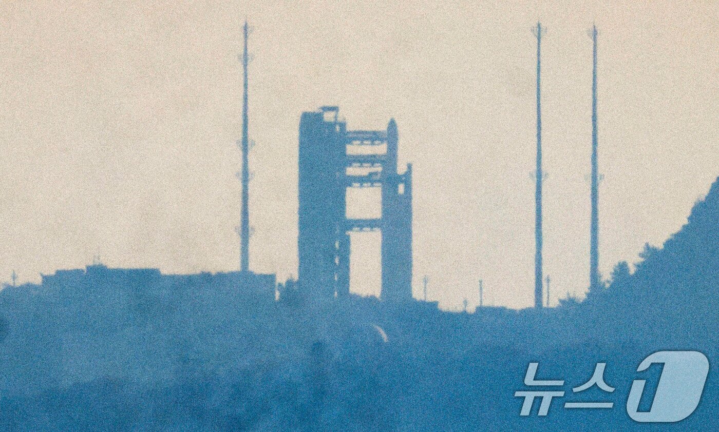 본문 이미지 - 한국형 발사체 누리호&#40;KSLV-Ⅱ&#41;가 26일 전남 고흥군 나로우주센터에서 4차 발사를 준비하고 있다. 2025.11.26/뉴스1 ⓒ News1 안은나 기자