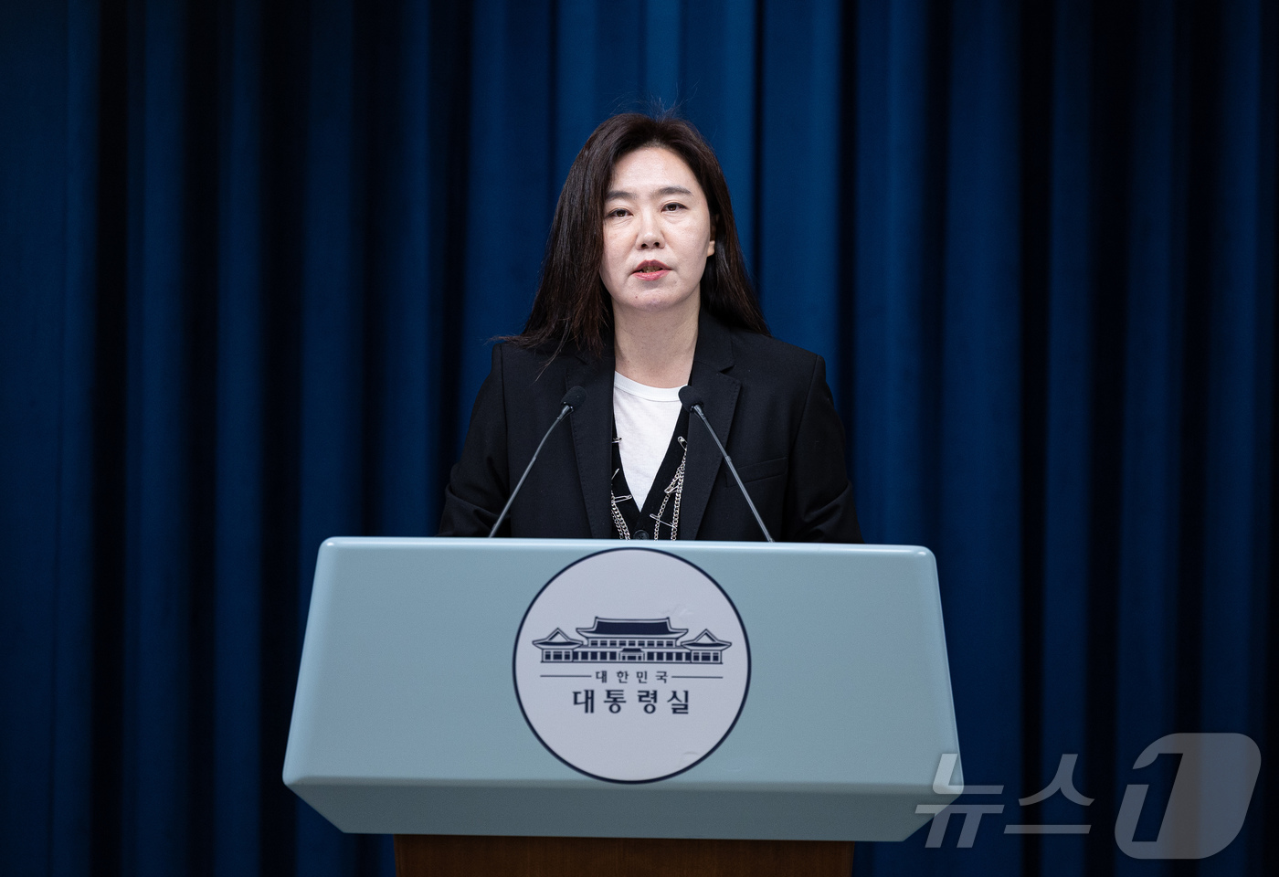 (서울=뉴스1) 이재명 기자 = 강유정 대통령실 대변인이 26일 서울 용산 대통령실 청사에서 사법 현안 관련 브리핑을 하고 있다. 2025.11.26/뉴스1