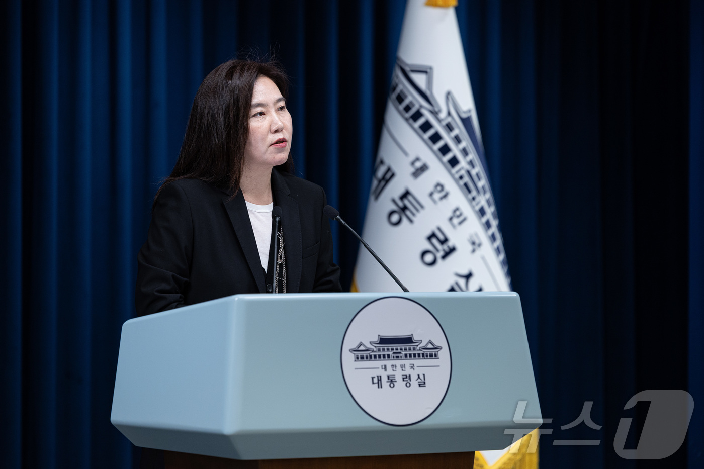 (서울=뉴스1) 이재명 기자 = 강유정 대통령실 대변인이 26일 서울 용산 대통령실 청사에서 사법 현안 관련 브리핑을 하고 있다. 2025.11.26/뉴스1