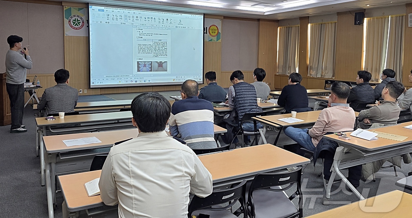 (대전=뉴스1) 이동원 기자 = 대전소방본부(본부장 김문용)는 26일 대전시청 3층 세미나실에서 화재안전조사 업무 공유 및 협력 강화를 위한 회의를 개최했다.이번 회의에는 관내 화 …