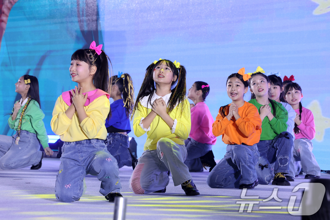 (서울=뉴스1) 이호윤 기자 = 26일 서울 중구 동대문디자인플라자 아트홀에서 열린 2025서울 보육인 한마당 축제에서 어린이 공연팀 웃는아이가 공연을 하고 있다. 2025.11. …