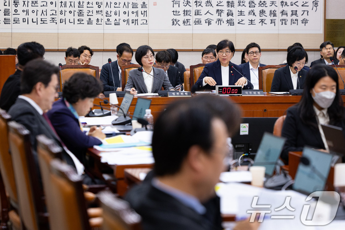 (서울=뉴스1) 유승관 기자 = 정은경 보건복지부 장관이 26일 서울 여의도 국회에서 열린 제429회 국회(정기회) 법제사법위원회 제15차 전체회의에서 의원 질의에 답하고 있다. …