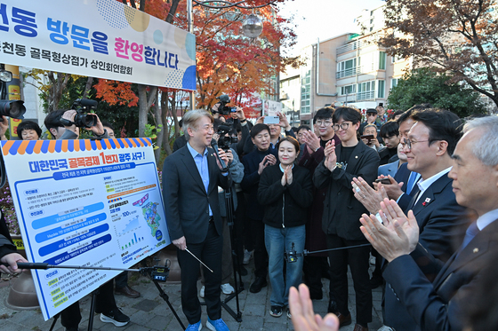 김민석 국무총리, 광주 서구 골목 상점가 방문