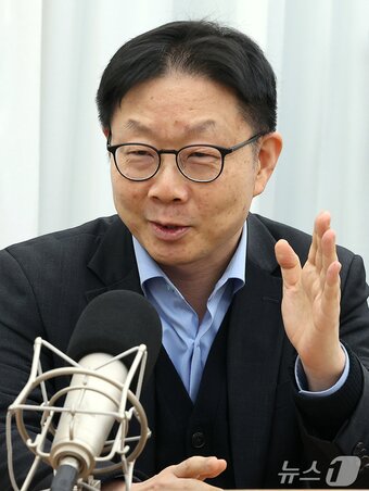 본문 이미지 - 송승혁 대한상공회의소 조사본부 금융산업팀장이 26일 오전 서울 종로구 뉴스1 사옥에서 진행된 자사주 소각 의무화 관련 좌담회에 참석해 발언하고 있다. 2025.11.26/뉴스1 ⓒ News1 김진환 기자