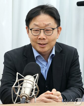 본문 이미지 - 송승혁 대한상공회의소 조사본부 금융산업팀장이 26일 오전 서울 종로구 뉴스1 사옥에서 진행된 자사주 소각 의무화 관련 좌담회에 참석해 발언하고 있다. 2025.11.26/뉴스1 ⓒ News1 김진환 기자