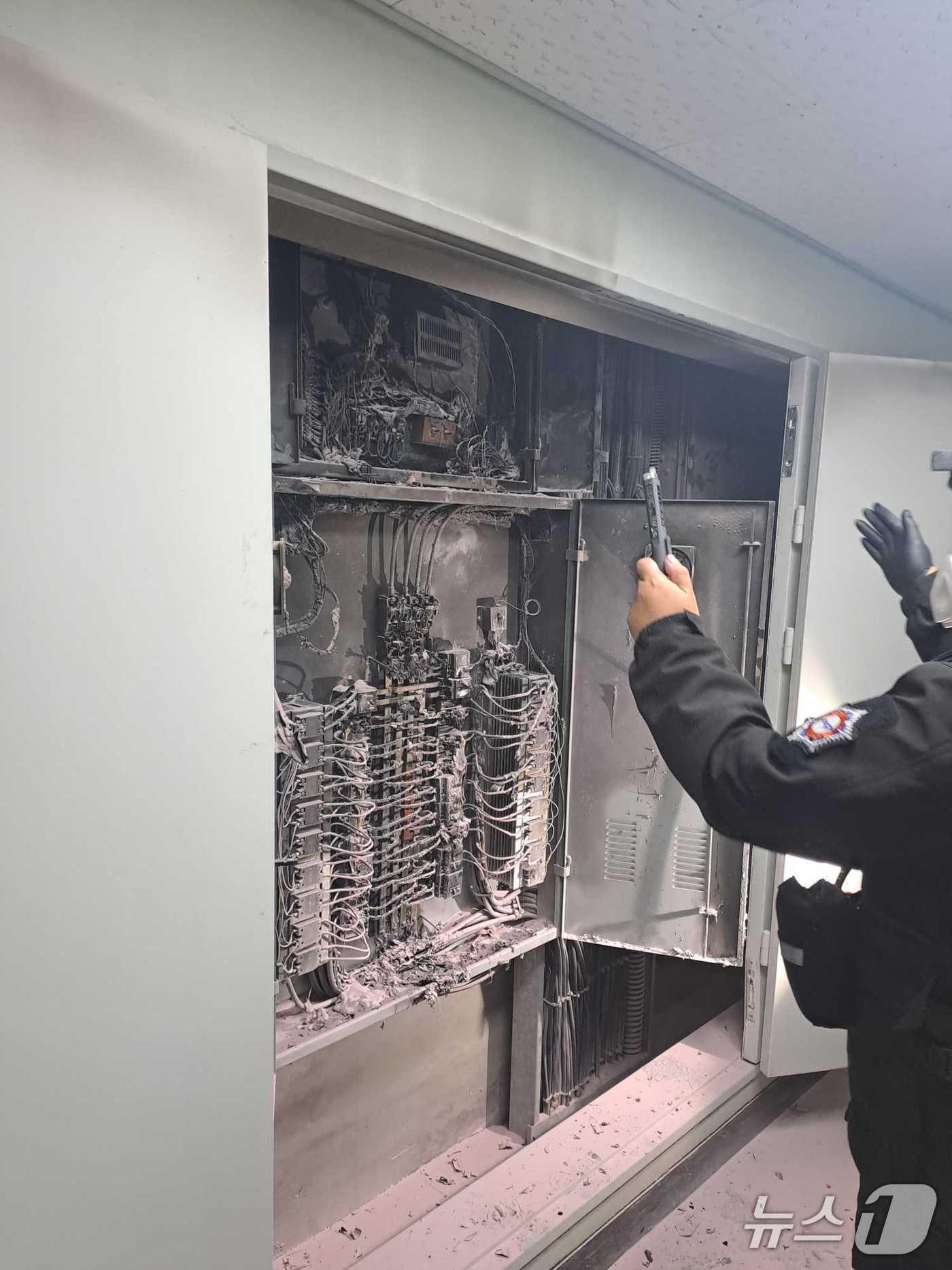 본문 이미지 - 강원 춘천 한림대학교 기숙사 화재 현장.&#40;강원도소방본부 제공, 재판매 및 DB금지&#41;