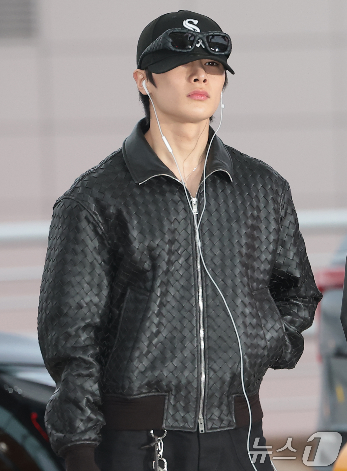 (인천공항=뉴스1) 권현진 기자 = 스트레이 키즈 아이엔이 26일 오전 '2025 MAMA AWARDS'(2025 마마 어워즈) 를 위해 27일 인천 인천국제공항을 통해 홍콩으로 …