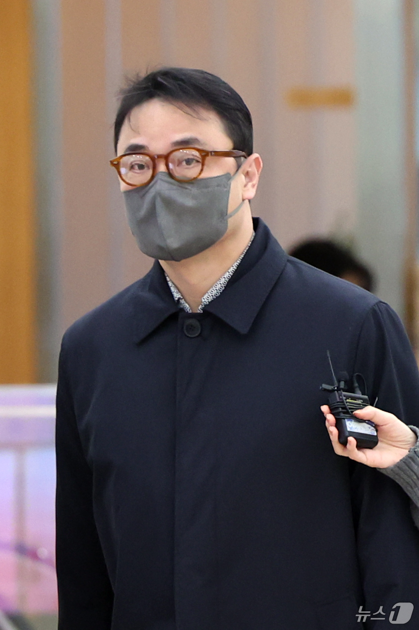 (서울=뉴스1) 황기선 기자 = '양평 공흥지구 특혜' 의혹을 받는 김건희 여사 오빠 김진우 씨가 27일 오전 서울 종로구 광화문 KT 빌딩에 마련된 김건희 특검(특별검사 민중기) …