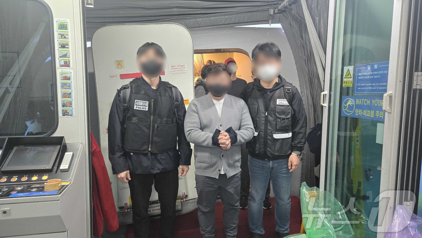 (서울=뉴스1) = 경찰청이 국내외 영화, 드라마, 웹소설 등 저작물을 무단으로 15,863회 게시한 저작권법 위반 총책 피의자 A씨(남,40대) 및 캄보디아 거점 연애 빙자 사기 …