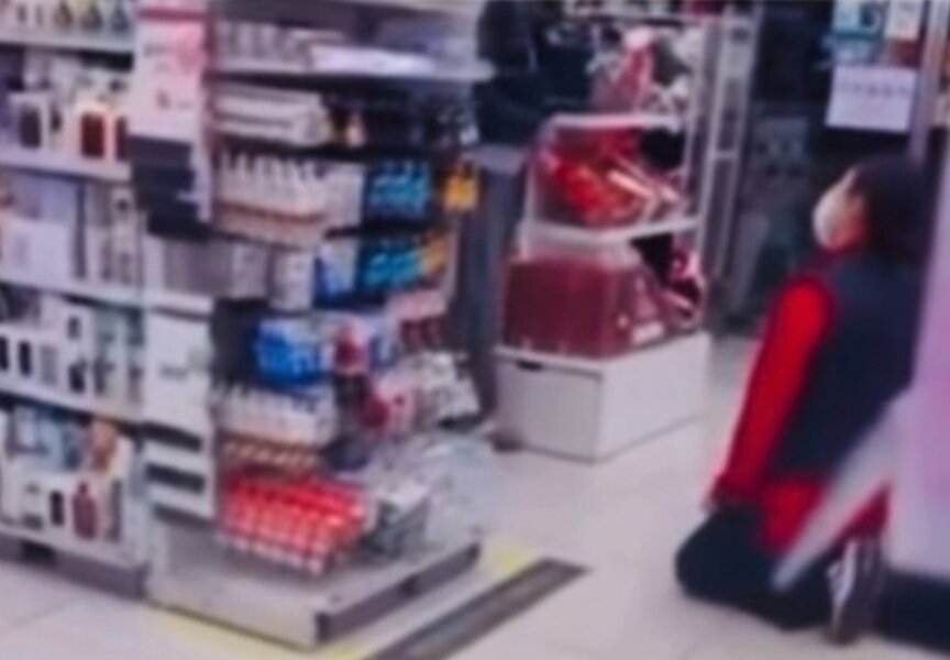 본문 이미지 - 순청 다이소 매장에서 직원에게 갑질을 한 여성의 모습이 큰 논란이 되고 있다. 출처=쓰레드, 인스타그램