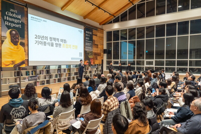 본문 이미지 - 2025 세계기아지수 발표 중인 이준모 컨선월드와이드 한국 대표 &#40;사진= 컨선월드와이드&#41;