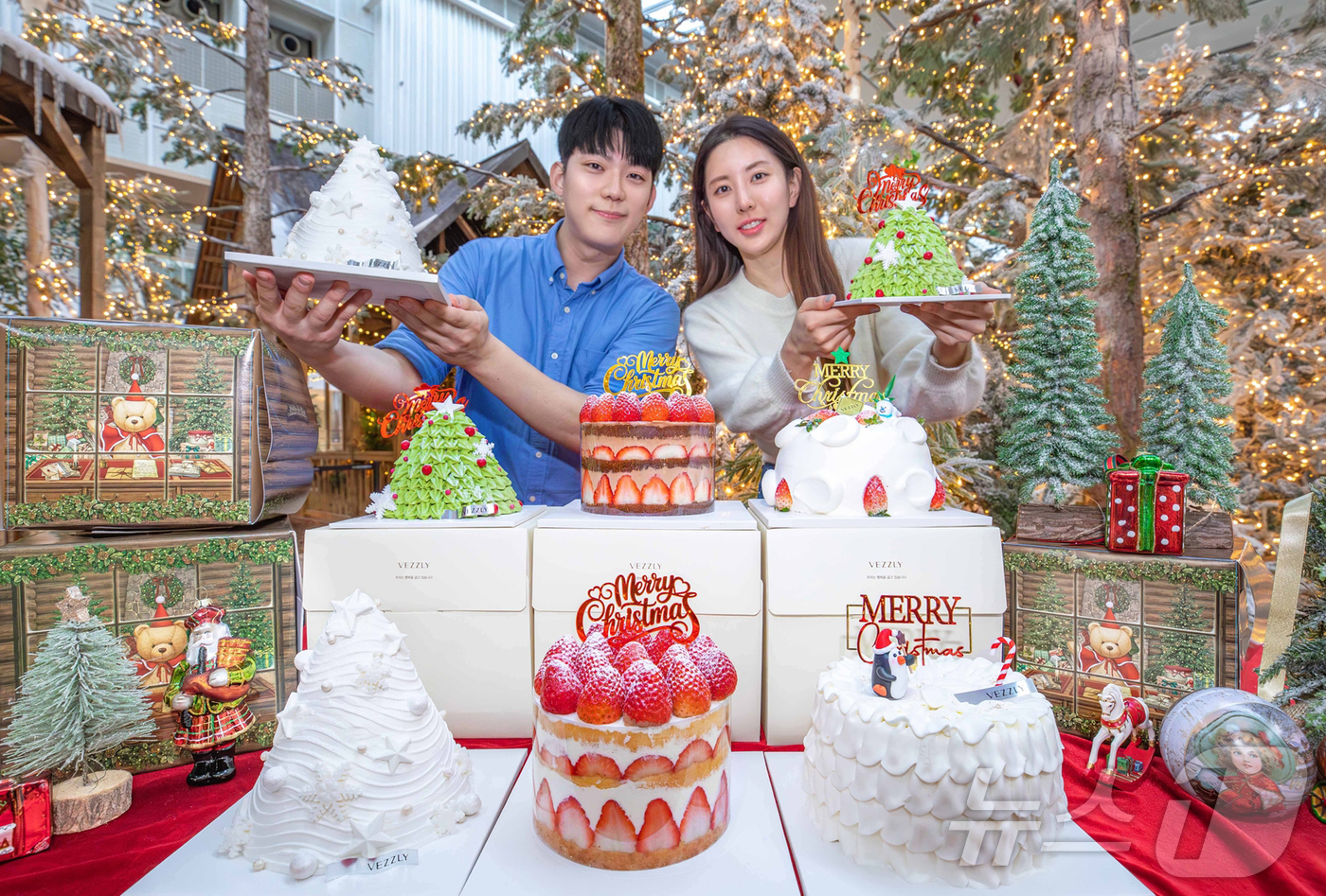 (서울=뉴스1) = 현대백화점그룹 계열 종합식품기업 현대그린푸드는 크리스마스 시즌을 맞아 12월 1일부터 16일까지 현대백화점 온라인몰인 더현대닷컴에서 프리미엄 베이커리 브랜드 베 …