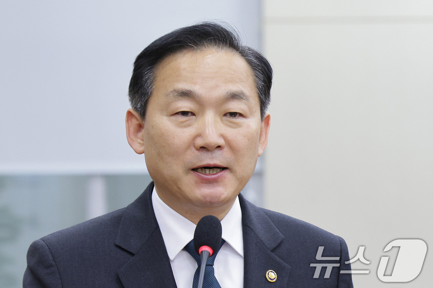 (서울=뉴스1) 신웅수 기자 = 이두희 국방부 차관이 27일 서울 여의도 국회에서 열린 국방위원회 전체회의에서 발언하고 있다. 2025.11.27/뉴스1