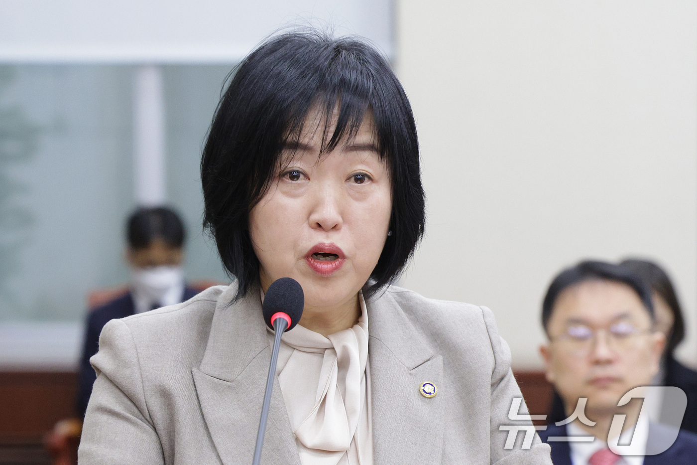 (서울=뉴스1) 신웅수 기자 = 홍소영 병무청장이 27일 서울 여의도 국회에서 열린 국방위원회 전체회의에서 발언하고 있다. 2025.11.27/뉴스1