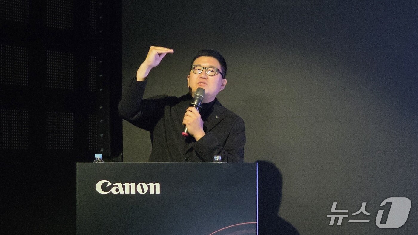 본문 이미지 - 황종환 캐논코리아 마케팅 매니저가 기자간담회에서 발언하고 있다. 2025.11.27 뉴스1 ⓒ News1 김민석 기자