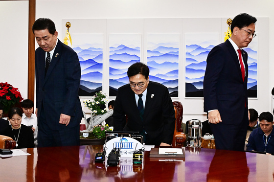본회의 오후 4시로 연기…"민주·국힘 각 의원들 의견 모을 것"(1보)
