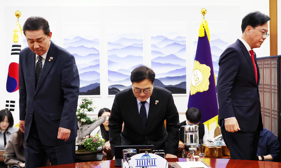 본회의 오후 4시로 연기…"여야 의총서 총의 모을 시간 필요"