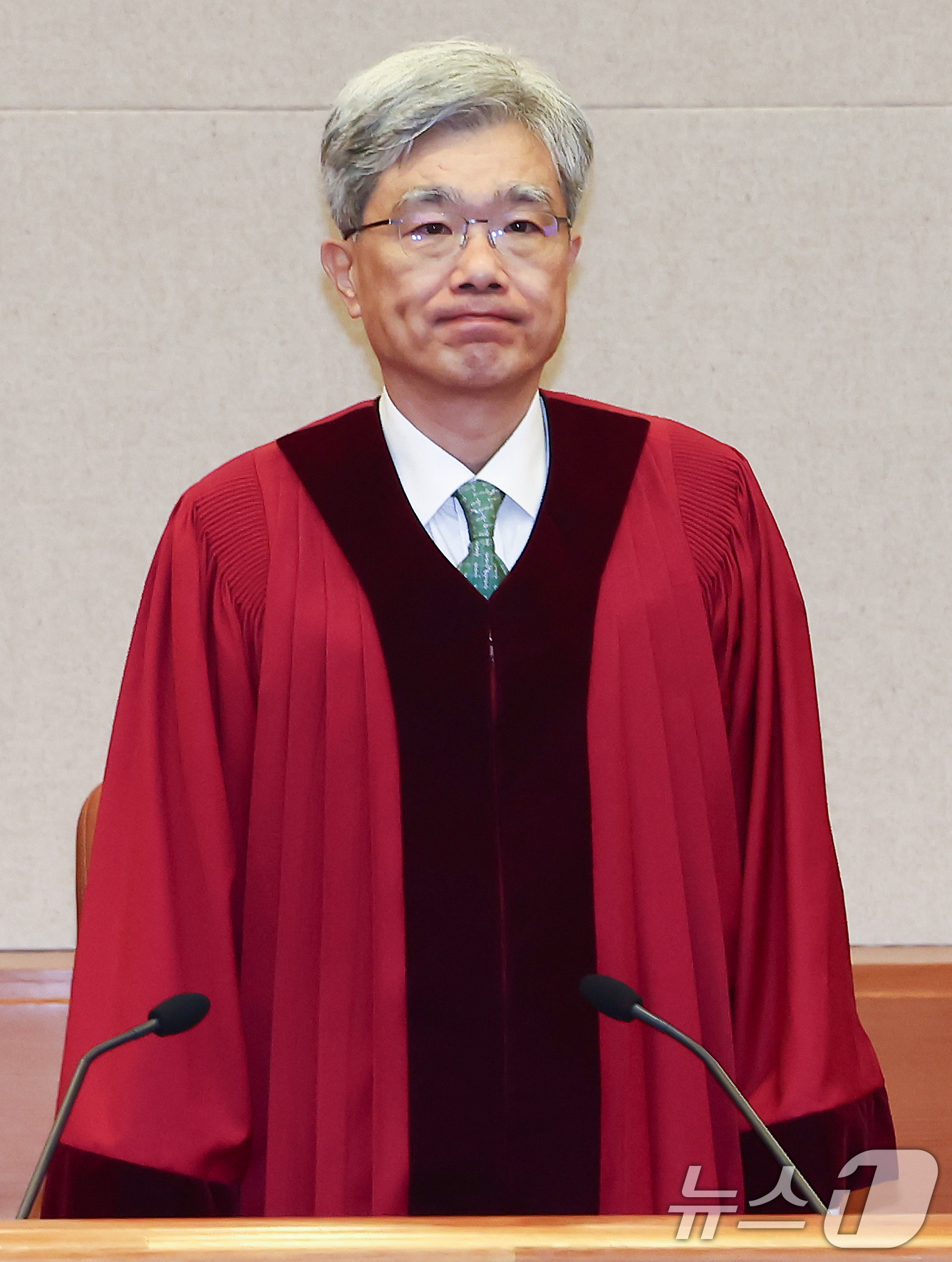 (서울=뉴스1) 김민지 기자 = 김상환 헌법재판소장이 27일 오후 서울 종로구 헌법재판소 심판정에서 윤석열 전 대통령이 오동운 공수처장과 신한미 서울서부지법 부장판사 상대로 낸 권 …