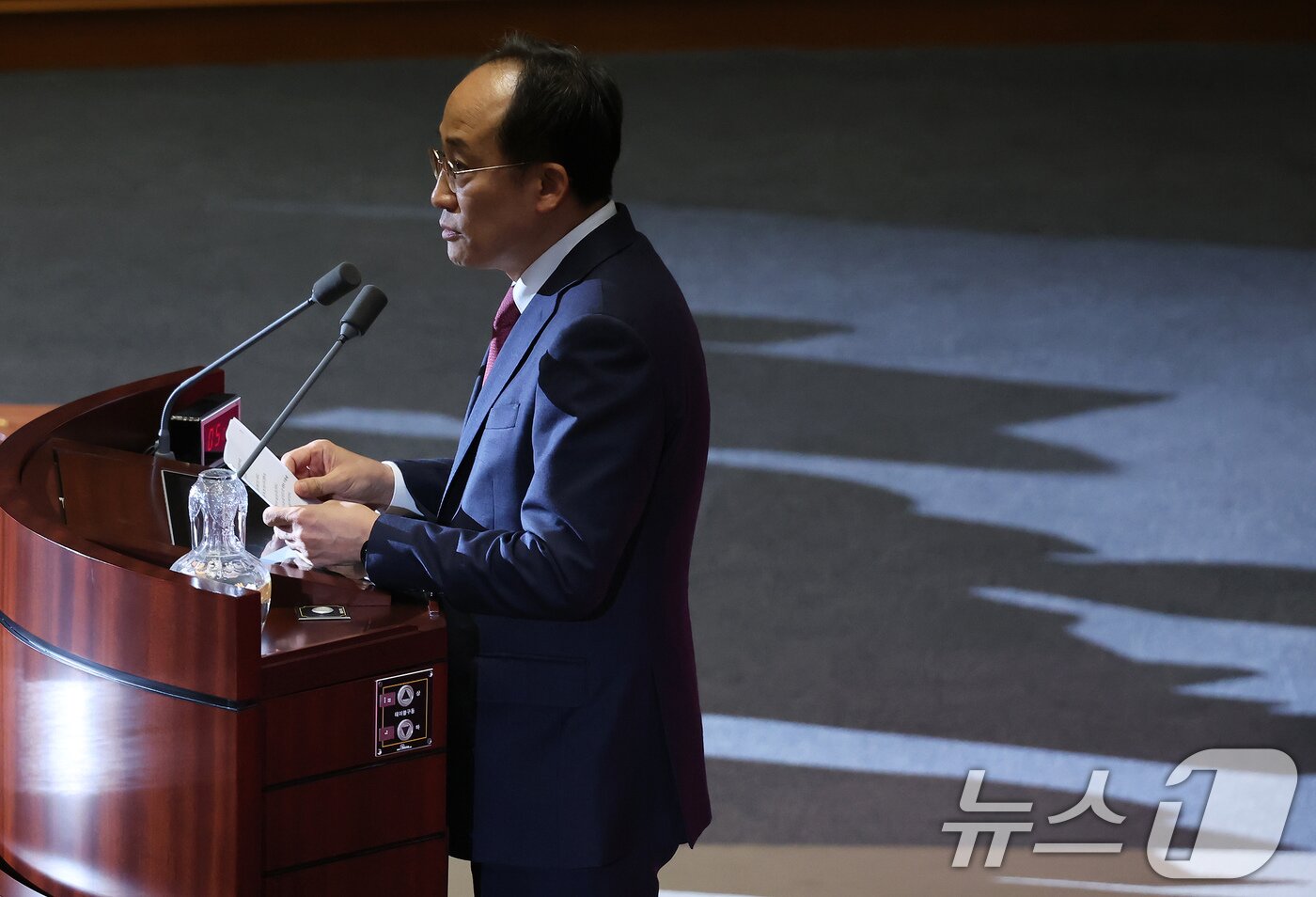 본문 이미지 - 추경호 국민의힘 전 원내대표가 27일 서울 여의도 국회에서 열린 제429회국회(정기회) 제13차 본회의에서 자신의 체포동의안 표결과 관련해 신상발언하고 있다. 2025.11.27/뉴스1 ⓒ News1 장수영 기자