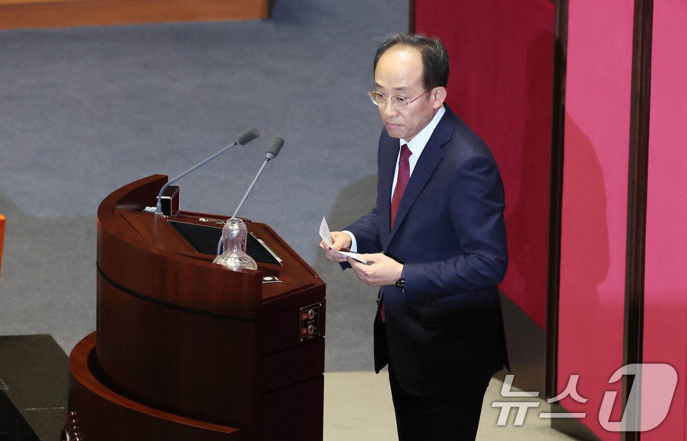 본문 이미지 - 추경호 국민의힘 전 원내대표가 27일 서울 여의도 국회에서 열린 제429회국회(정기회) 제13차 본회의에서 자신의 체포동의안 표결과 관련해 신상발언하고 있다. 2025.11.27/뉴스1 ⓒ News1 장수영 기자