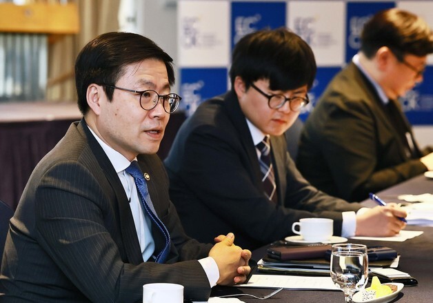 다가오는 EU 탄소 규제…산업부, 석화기업과 대응 방안 모색