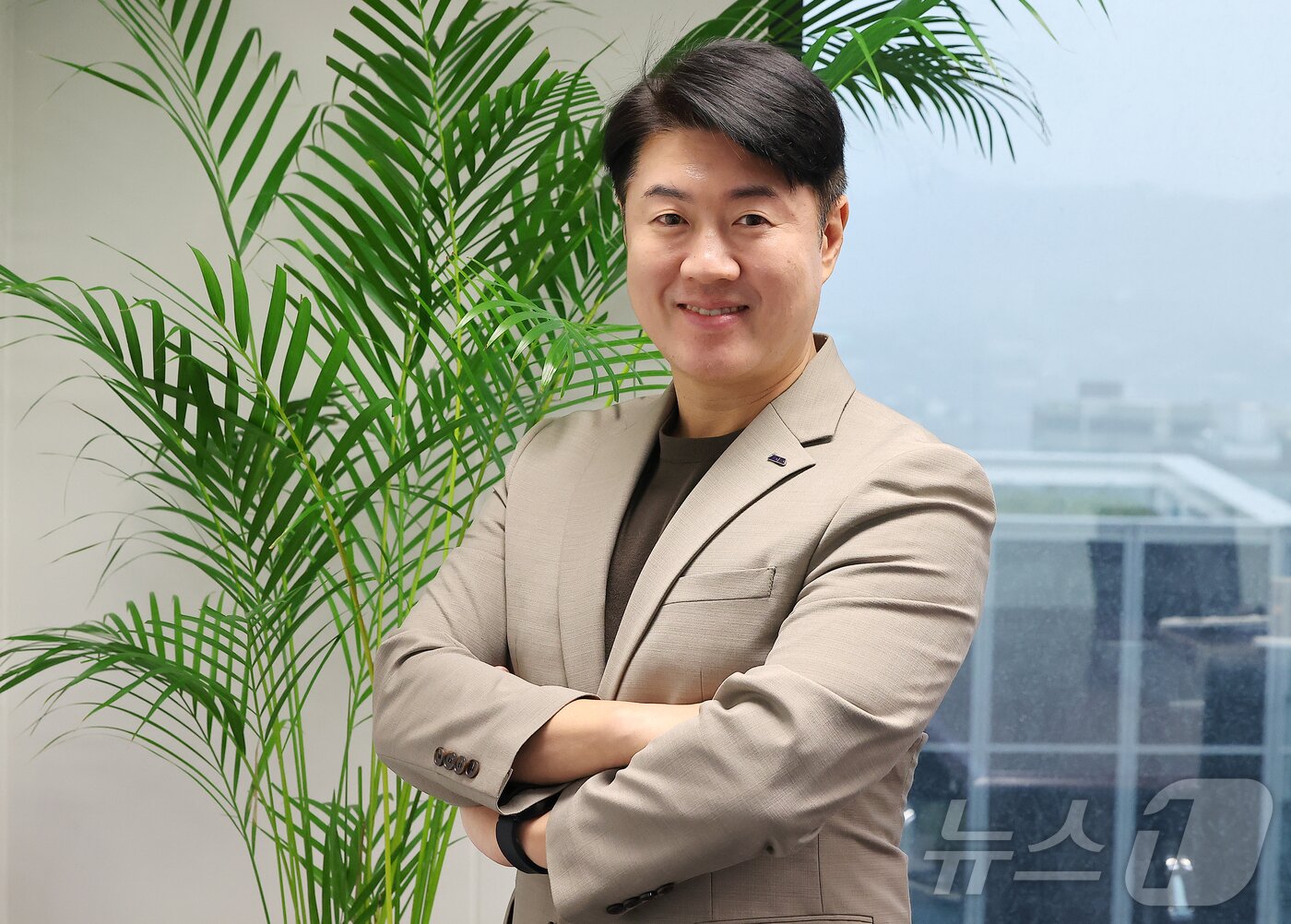 본문 이미지 - 전화성 한국초기투자액셀러레이터협회 회장이 서울 종로구 뉴스1 사옥에서 뉴스1과 인터뷰를 앞두고 포즈를 취하고 있다. 2025.11.27/뉴스1 ⓒ News1 김진환 기자