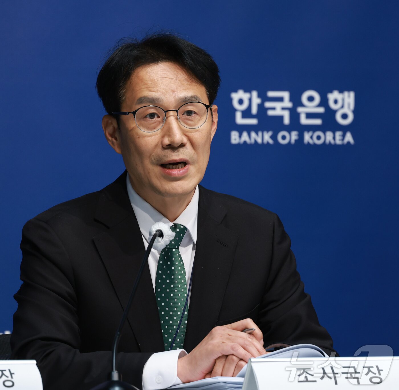 본문 이미지 - 이지호 한국은행 조사국장이 27일 오후 서울 중구 한국은행에서 열린 경제전망 설명회에서 발언하고 있다. &#40;한국은행 제공. 재판매 및 DB 금지&#41; 2025.11.27/뉴스1