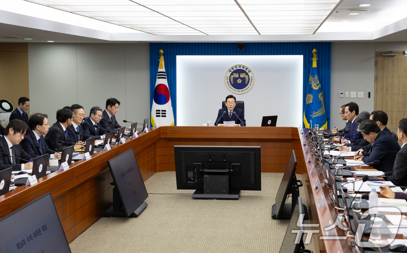 (서울=뉴스1) 허경 기자 = 이재명 대통령이 27일 서울 용산 대통령실 청사에서 열린 수석보좌관회의에서 발언하고 있다. (대통령실 제공. 재판매 및 DB 금지) 2025.11.2 …