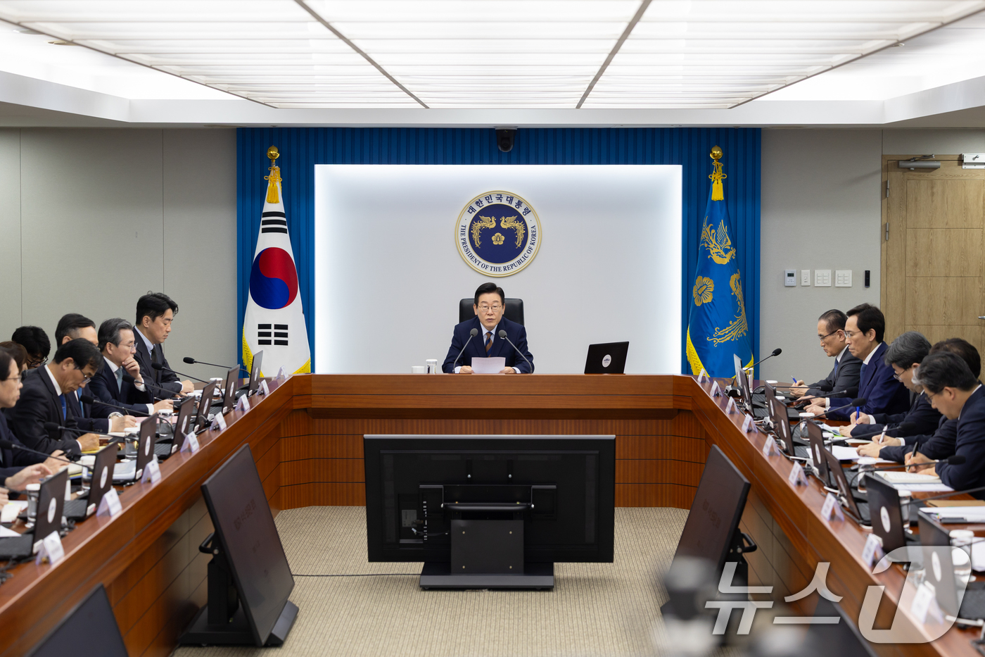 (서울=뉴스1) 허경 기자 = 이재명 대통령이 27일 서울 용산 대통령실 청사에서 열린 수석보좌관회의에서 발언하고 있다. (대통령실 제공. 재판매 및 DB 금지) 2025.11.2 …