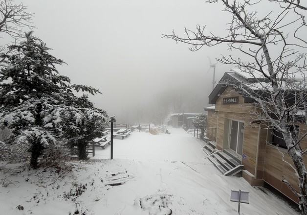 무주 덕유산에 쌓인 눈