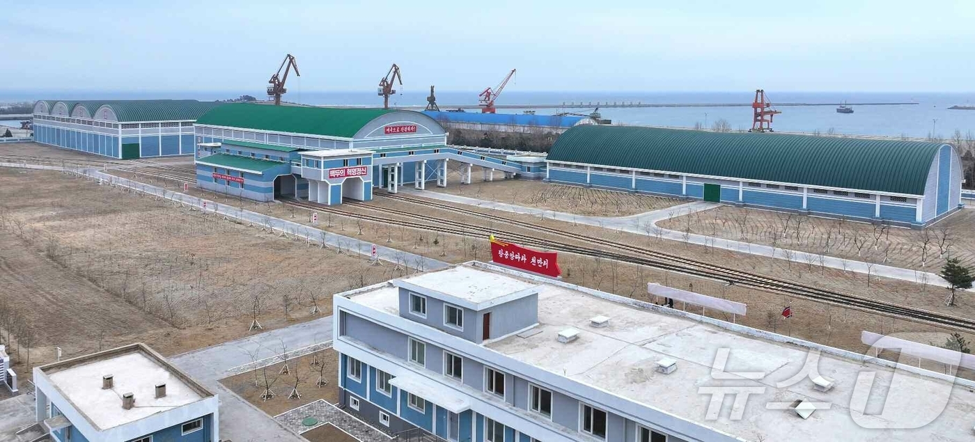 (평양 노동신문=뉴스1) = 북한 노동당 기관지 노동신문은 단천항 지상건설이 성공적으로  완수됐다고 28일 보도했다. [국내에서만 사용가능. 재배포 금지. DB 금지. For Us …