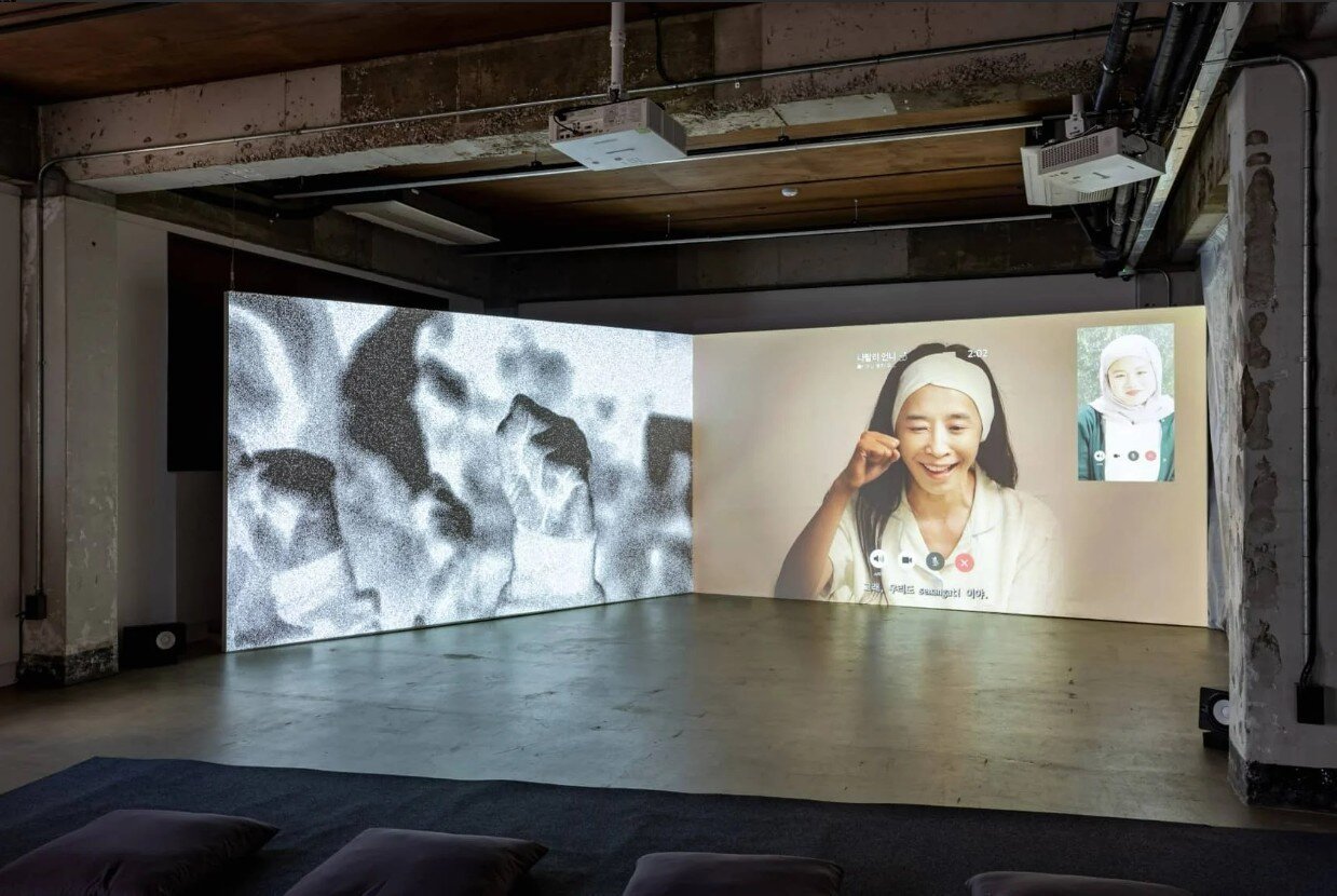 본문 이미지 - 이희경, '국제주의자의 열쇠', 2025, 2채널 영상, 컬러, 사운드, 36분 17초(사진제공: 이희경)