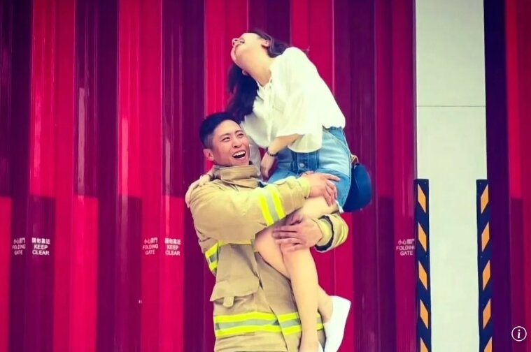 본문 이미지 - 결혼을 한달여 앞두고 있었던 30대 소방관 호와이호우 씨가 홍콩 화재로 사망했다. 출처=SCMP