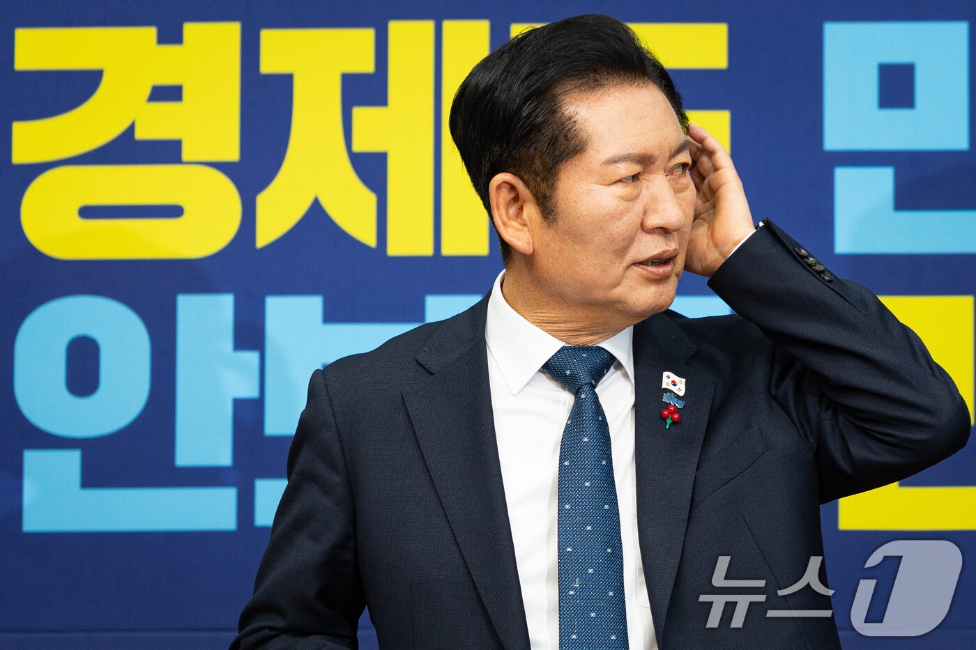 본문 이미지 - 정청래 더불어민주당 대표가 지난달 28일 서울 여의도 국회에서 열린 최고위원회의에 참석하고 있다. 2025.11.28/뉴스1 ⓒ News1 유승관 기자