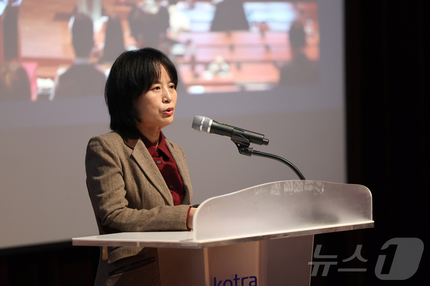 (서울=뉴스1) = 권혜진 산업통상부 통상교섭실장이 28일 오전 서울 서초구 KOTRA 국제회의장에서 열린 ‘제8차 통상법무 카라반 글로벌 포럼’에 인사말을 하고 있다. (산업통상 …