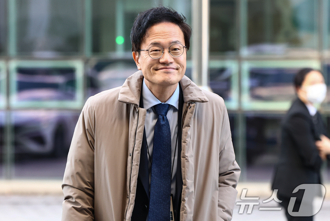 (서울=뉴스1) 김도우 기자 = 박주민 더불어민주당 의원이 28일 서울 양천구 남부지방법원에서 열린 국회 패스트트랙(신속처리안건) 충돌 사건 관련 결심 공판에 출석하고 있다. 20 …