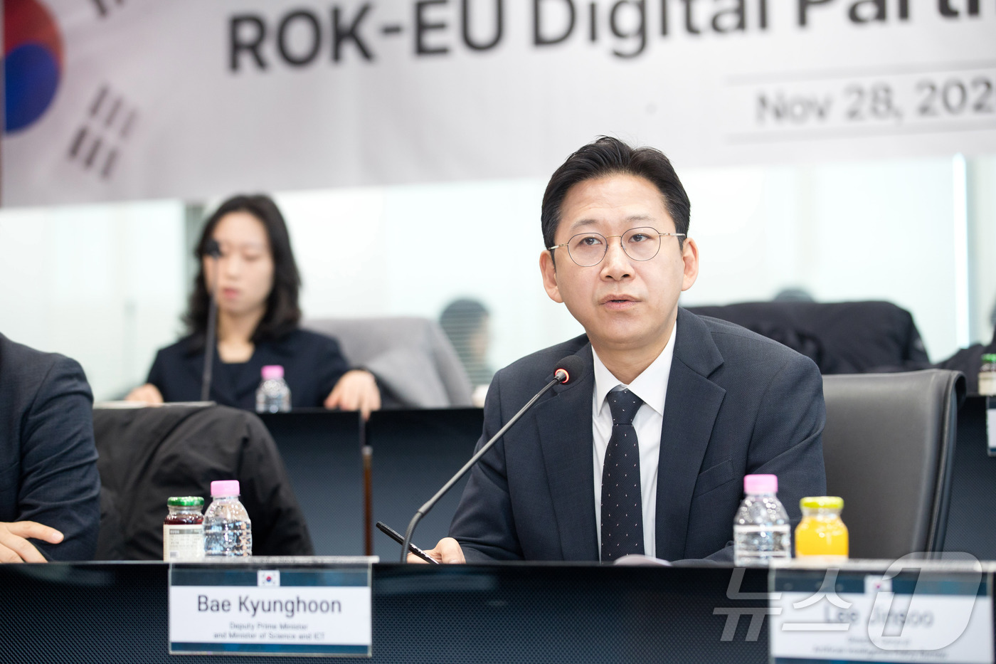 (서울=뉴스1) = 배경훈 부총리 겸 과학기술정보통신부 장관이 28일 서울중앙우체국 스카이홀에서 열린 ‘제3차 한-EU 디지털 파트너십 협의회’에 참석해 발언하고 있다. (과학기술 …