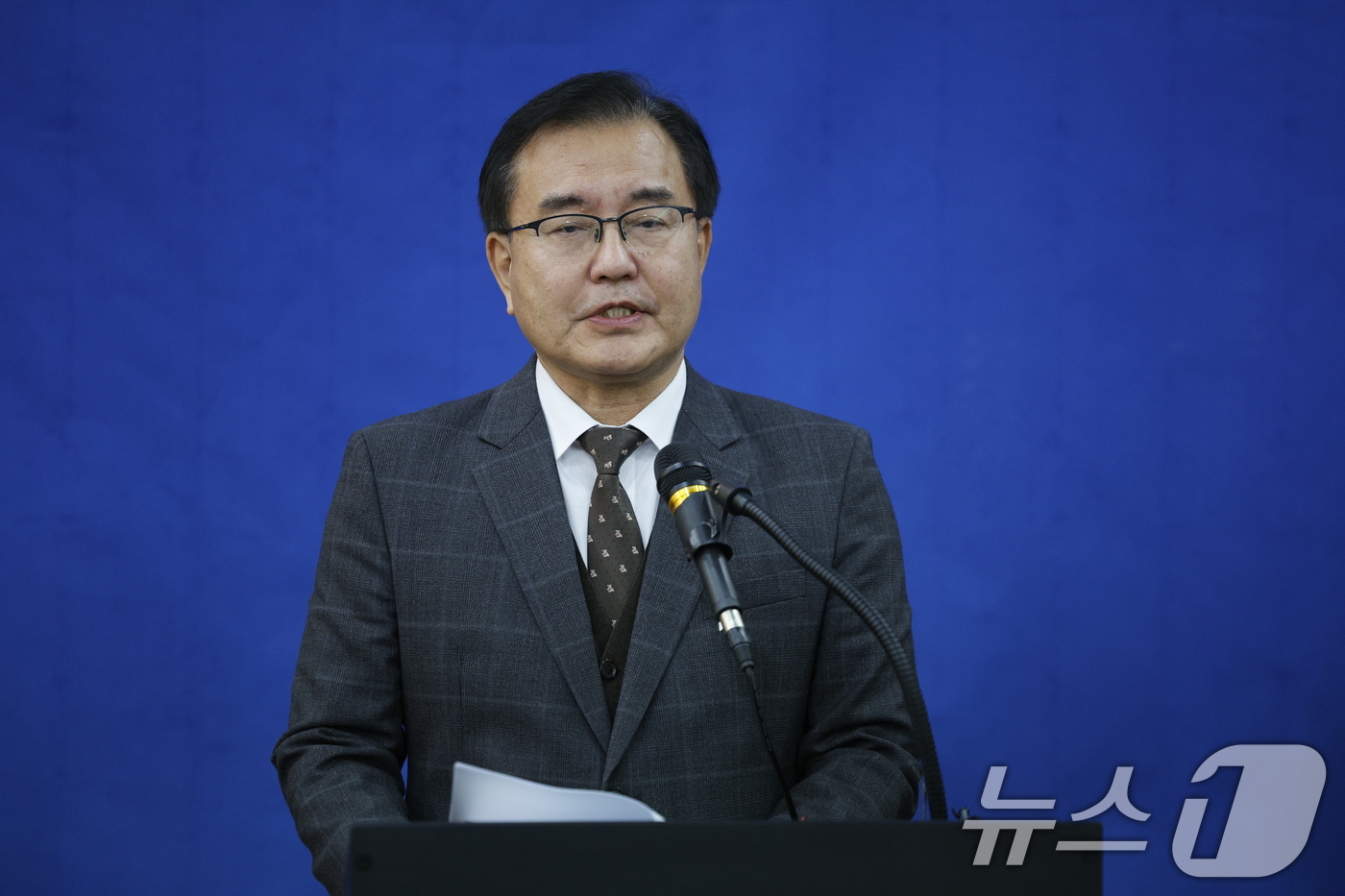 (서울=뉴스1) 안은나 기자 = 해병대원 순직사건 관련 의혹을 수사해 온 순직해병특검팀 이명현 특별검사가 28일 서울 서초구 해병특검 사무실에서 150일의 수사 일정을 마무리하며 …